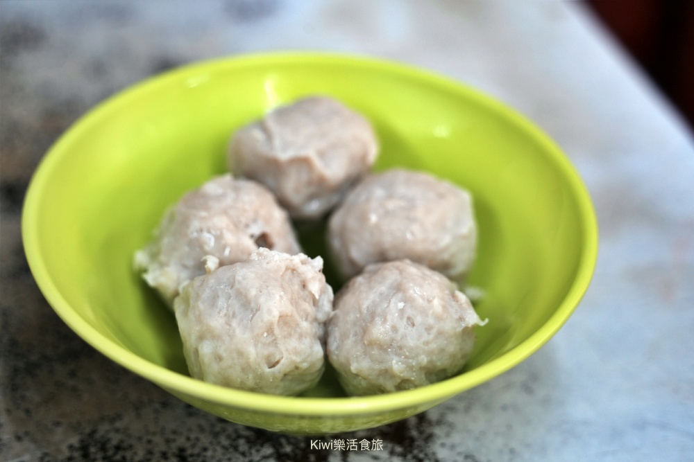 台南美食|悅津鹹粥推薦24小時營業必吃中西區宵夜老字號 kiwi樂活食旅部落客推薦台南美食, 悅津鹹粥, 台南早餐, 國華街美食, 台南宵夜, 台南鹹粥, 虱目魚鹹粥, 在地人推薦, 台南小吃, 24小時美食