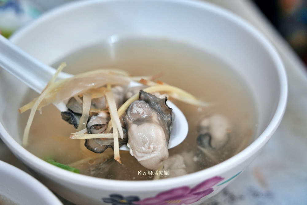 台南美食|悅津鹹粥推薦24小時營業必吃中西區宵夜老字號 kiwi樂活食旅部落客推薦台南美食, 悅津鹹粥, 台南早餐, 國華街美食, 台南宵夜, 台南鹹粥, 虱目魚鹹粥, 在地人推薦, 台南小吃, 24小時美食