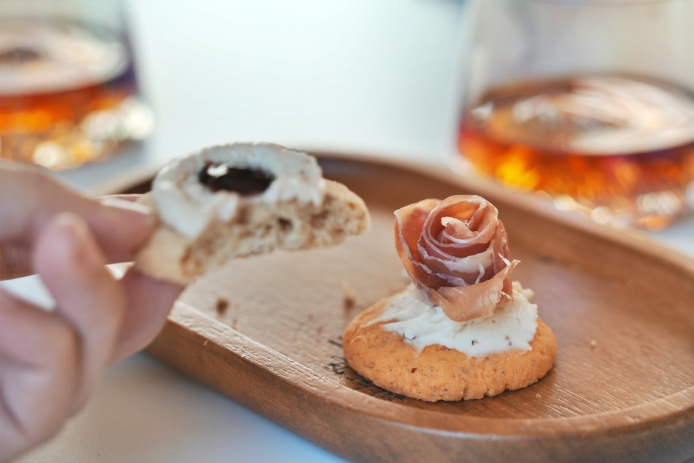 跟著台中必買瑪莎拉手工餅舖野餐趣｜台中海線最強伴手禮。手工餅乾界的愛馬仕，想買伴手禮台中餅乾禮盒超推薦～