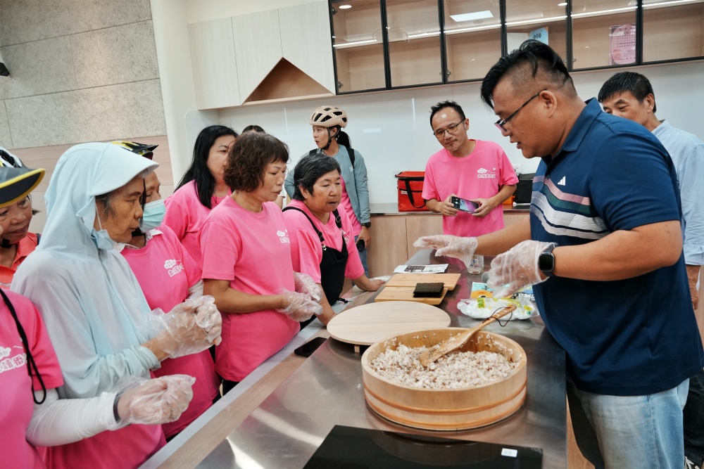 彰化秀水田野騎旅,妞妞果園火龍果.百香果超推、台灣稻米達人愷式好米御飯糰讚、秀水有機轉型園區與採摘.產地到餐桌幸福滋味~ 彰化秀水田野騎旅,妞妞果園火龍果.百香果超推、台灣稻米達人愷式好米御飯糰讚、秀水有機轉型園區與採摘.產地到餐桌幸福滋味~