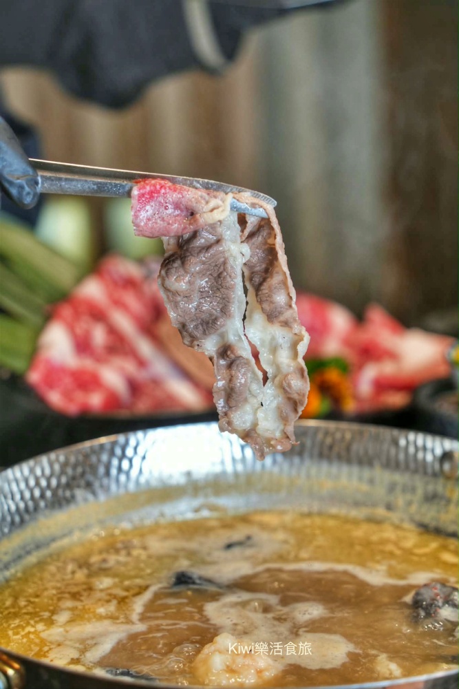 kiwi樂活食旅推薦台中西屯匠極緻鍋物.台中火鍋推薦花膠雞湯海饌奢華海陸四人饗宴.台中聚餐首選.台中火鍋推薦.台中餐廳推薦.新天地.西屯美食.台中美食.西屯火鍋推薦.台中市政府周邊美食.台中聚會餐廳.豪華海鮮料理