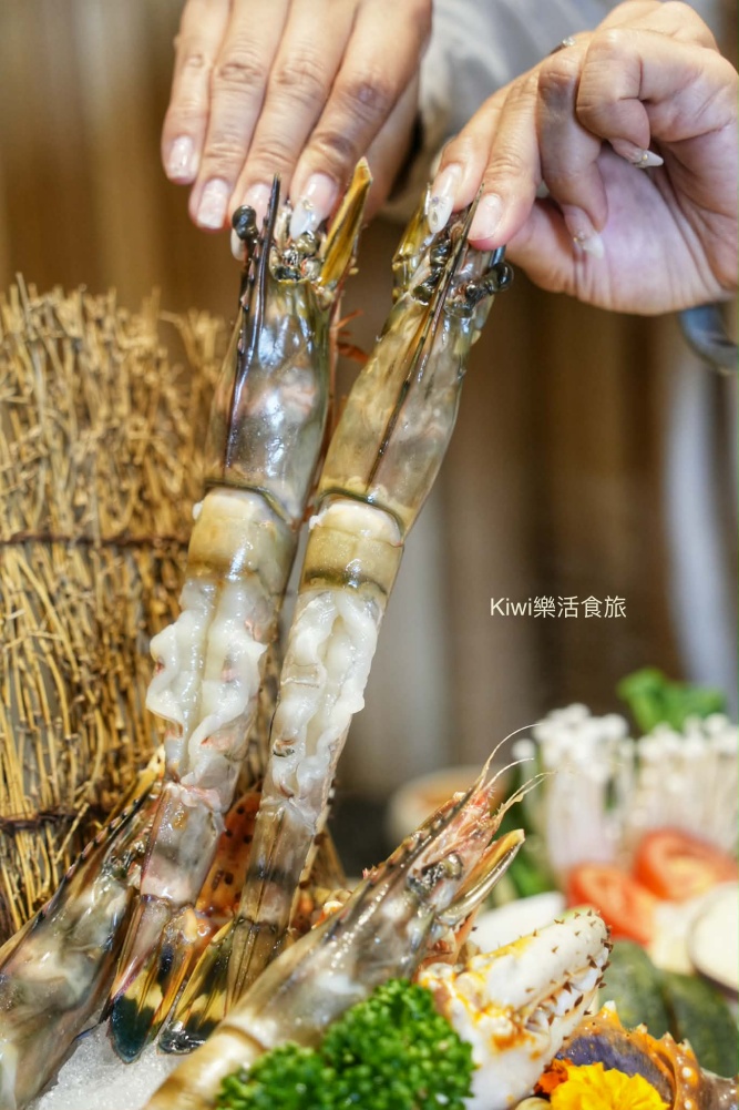 kiwi樂活食旅推薦台中西屯匠極緻鍋物.台中火鍋推薦花膠雞湯海饌奢華海陸四人饗宴.台中聚餐首選.台中火鍋推薦.台中餐廳推薦.新天地.西屯美食.台中美食.西屯火鍋推薦.台中市政府周邊美食.台中聚會餐廳.豪華海鮮料理