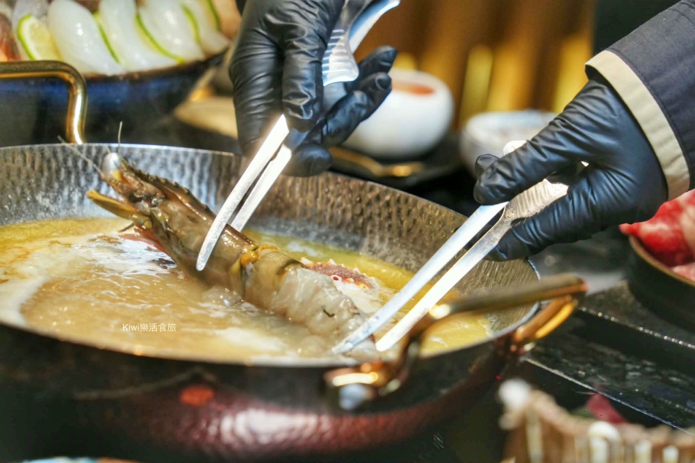 kiwi樂活食旅推薦台中西屯匠極緻鍋物.台中火鍋推薦花膠雞湯海饌奢華海陸四人饗宴.台中聚餐首選.台中火鍋推薦.台中餐廳推薦.新天地.西屯美食.台中美食.西屯火鍋推薦.台中市政府周邊美食.台中聚會餐廳.豪華海鮮料理