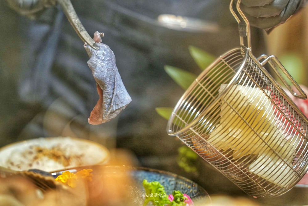 kiwi樂活食旅推薦台中西屯匠極緻鍋物.台中火鍋推薦花膠雞湯海饌奢華海陸四人饗宴.台中聚餐首選.台中火鍋推薦.台中餐廳推薦.新天地.西屯美食.台中美食.西屯火鍋推薦.台中市政府周邊美食.台中聚會餐廳.豪華海鮮料理