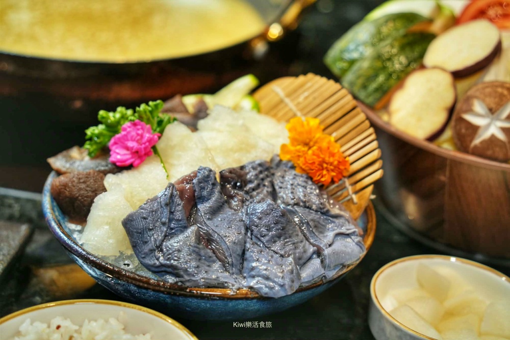 kiwi樂活食旅推薦台中西屯匠極緻鍋物.台中火鍋推薦花膠雞湯海饌奢華海陸四人饗宴.台中聚餐首選.台中火鍋推薦.台中餐廳推薦.新天地.西屯美食.台中美食.西屯火鍋推薦.台中市政府周邊美食.台中聚會餐廳.豪華海鮮料理