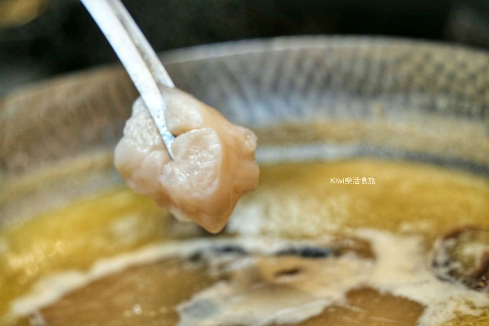 kiwi樂活食旅推薦台中西屯匠極緻鍋物.台中火鍋推薦花膠雞湯海饌奢華海陸四人饗宴.台中聚餐首選.台中火鍋推薦.台中餐廳推薦.新天地.西屯美食.台中美食.西屯火鍋推薦.台中市政府周邊美食.台中聚會餐廳.豪華海鮮料理