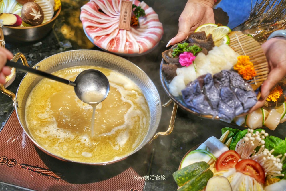 kiwi樂活食旅推薦台中西屯匠極緻鍋物.台中火鍋推薦花膠雞湯海饌奢華海陸四人饗宴.台中聚餐首選.台中火鍋推薦.台中餐廳推薦.新天地.西屯美食.台中美食.西屯火鍋推薦.台中市政府周邊美食.台中聚會餐廳.豪華海鮮料理