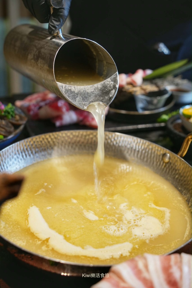 kiwi樂活食旅推薦台中西屯匠極緻鍋物.台中火鍋推薦花膠雞湯海饌奢華海陸四人饗宴.台中聚餐首選.台中火鍋推薦.台中餐廳推薦.新天地.西屯美食.台中美食.西屯火鍋推薦.台中市政府周邊美食.台中聚會餐廳.豪華海鮮料理