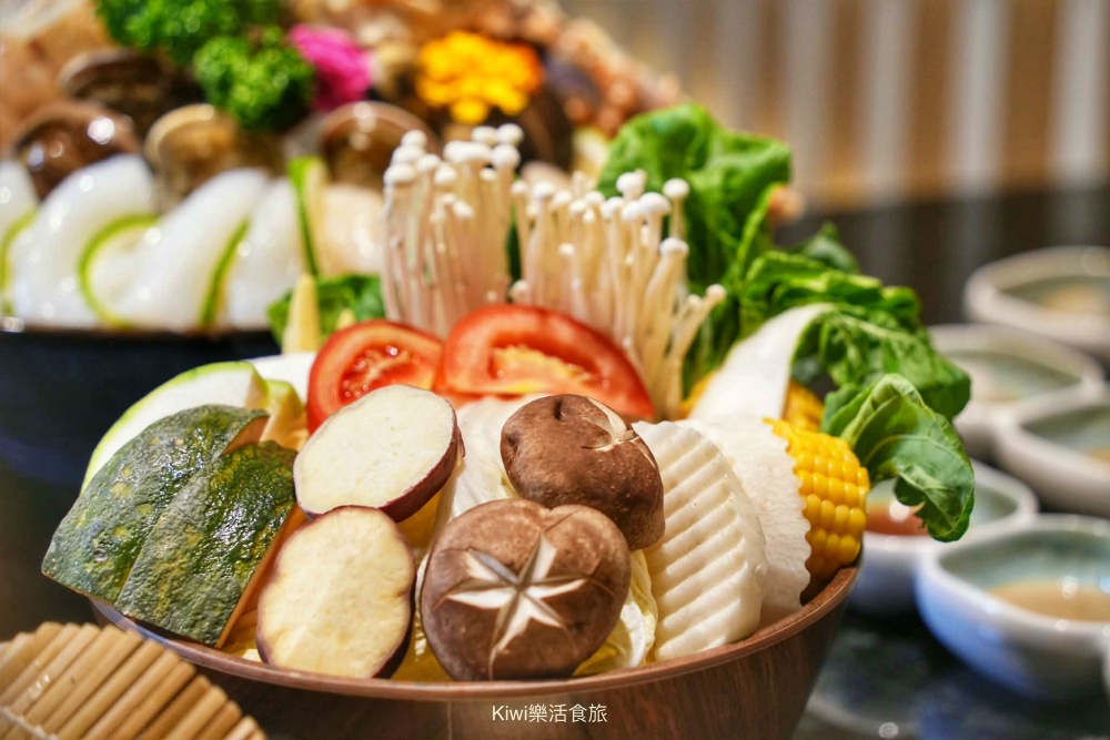 kiwi樂活食旅推薦台中西屯匠極緻鍋物.台中火鍋推薦花膠雞湯海饌奢華海陸四人饗宴.台中聚餐首選.台中火鍋推薦.台中餐廳推薦.新天地.西屯美食.台中美食.西屯火鍋推薦.台中市政府周邊美食.台中聚會餐廳.豪華海鮮料理