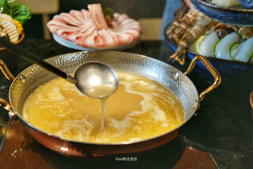 kiwi樂活食旅推薦台中西屯匠極緻鍋物.台中火鍋推薦花膠雞湯海饌奢華海陸四人饗宴.台中聚餐首選.台中火鍋推薦.台中餐廳推薦.新天地.西屯美食.台中美食.西屯火鍋推薦.台中市政府周邊美食.台中聚會餐廳.豪華海鮮料理