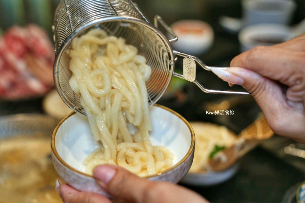 kiwi樂活食旅推薦台中西屯匠極緻鍋物.台中火鍋推薦花膠雞湯海饌奢華海陸四人饗宴.台中聚餐首選.台中火鍋推薦.台中餐廳推薦.新天地.西屯美食.台中美食.西屯火鍋推薦.台中市政府周邊美食.台中聚會餐廳.豪華海鮮料理