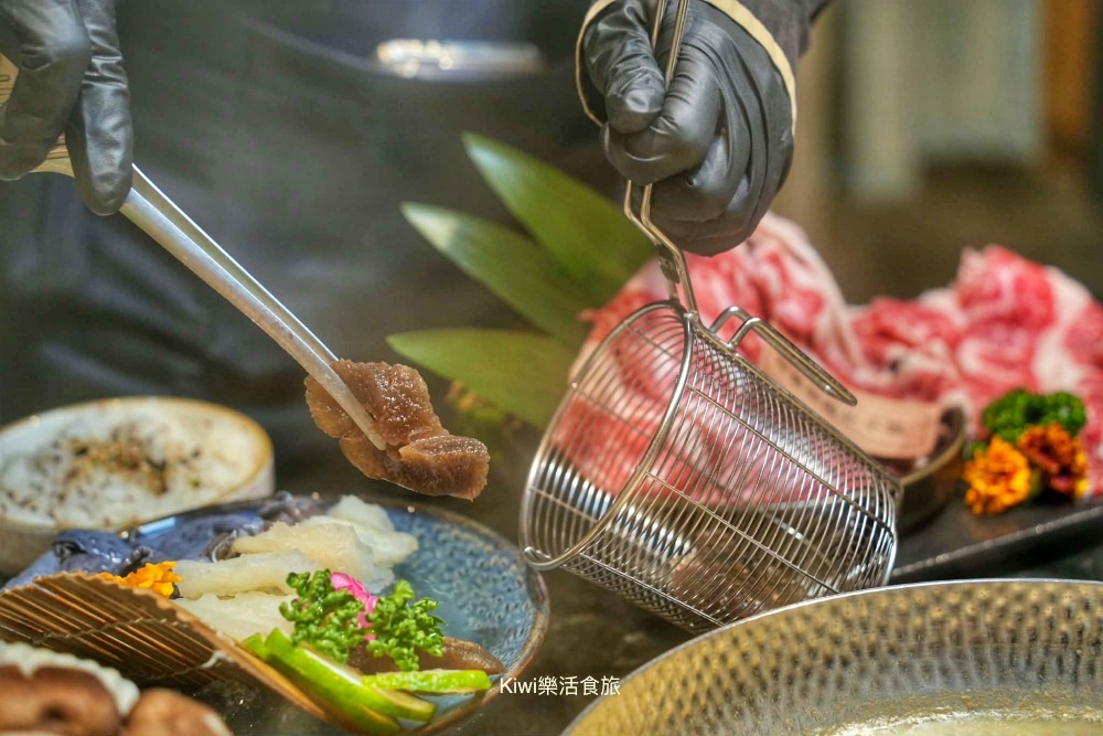 kiwi樂活食旅推薦台中西屯匠極緻鍋物.台中火鍋推薦花膠雞湯海饌奢華海陸四人饗宴.台中聚餐首選.台中火鍋推薦.台中餐廳推薦.新天地.西屯美食.台中美食.西屯火鍋推薦.台中市政府周邊美食.台中聚會餐廳.豪華海鮮料理