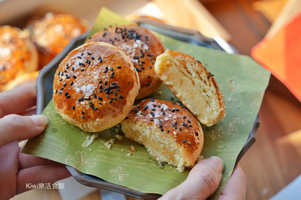 彰化田中橙義製研所｜黃金田燒餅、超強鹽之花蛋黃酥、潘納朵尼義大利水果麵包，吃過都豎起大拇指！南彰化扛霸子，彰化伴手禮推薦橙義，限量手工製作請儘早預約