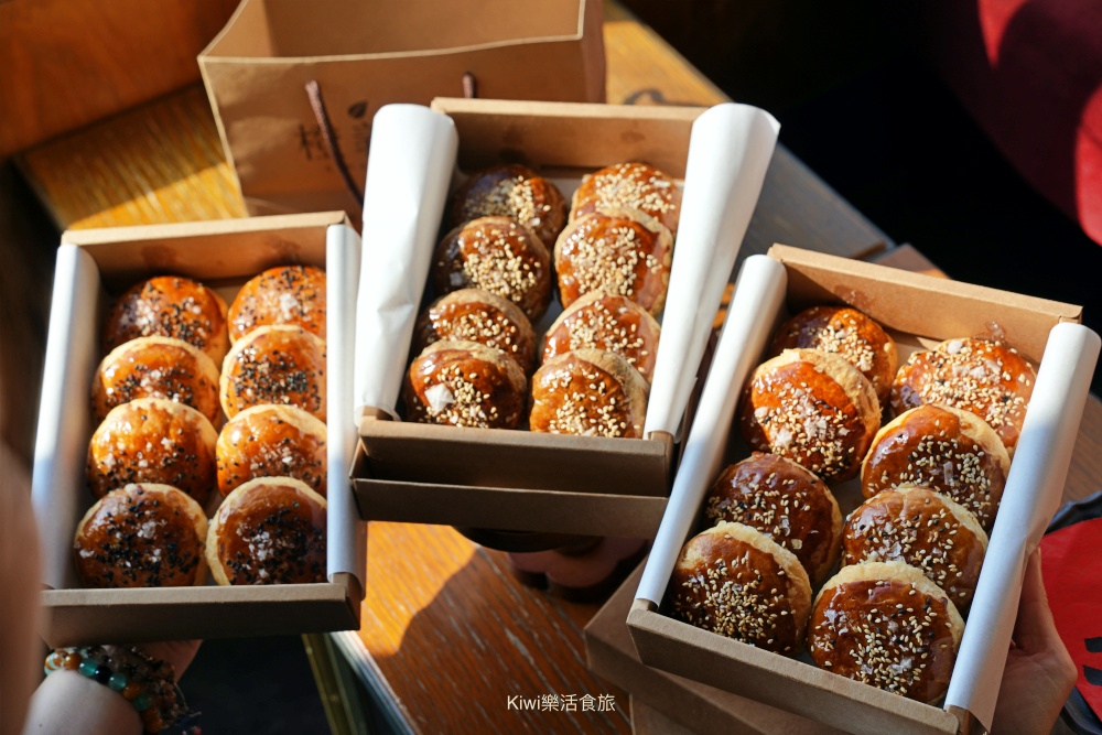 彰化田中橙義製研所｜黃金田燒餅、超強鹽之花蛋黃酥、潘納朵尼義大利水果麵包，吃過都豎起大拇指！南彰化扛霸子，彰化伴手禮推薦橙義，限量手工製作請儘早預約