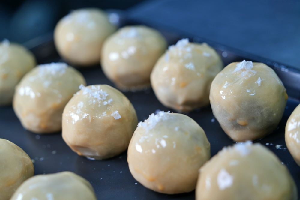 彰化田中橙義製研所｜黃金田燒餅、超強鹽之花蛋黃酥、潘納朵尼義大利水果麵包，吃過都豎起大拇指！南彰化扛霸子，彰化伴手禮推薦橙義，限量手工製作請儘早預約