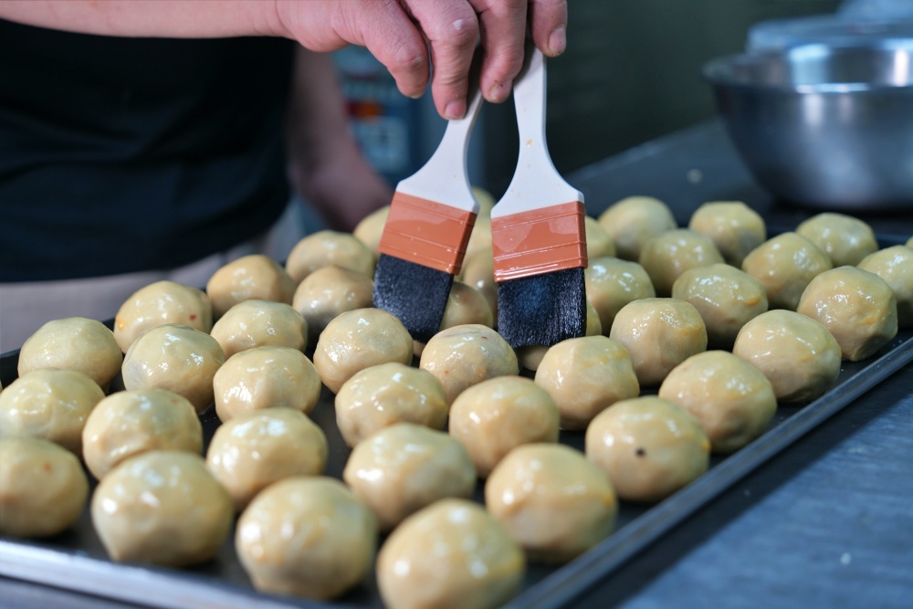 彰化田中橙義製研所｜黃金田燒餅、超強鹽之花蛋黃酥、潘納朵尼義大利水果麵包，吃過都豎起大拇指！南彰化扛霸子，彰化伴手禮推薦橙義，限量手工製作請儘早預約
