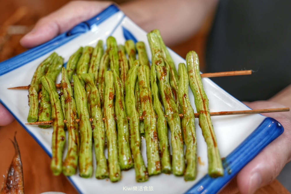 員林橙月串燒｜串燒搭獨門醬汁超美味，吃燒烤來微醺夜！每日9:00後，沖繩生啤以杯換杯.續杯第二杯起只要$88，配燒烤吃也推薦淋麵美食、炙燒料理，員林宵夜很Chill