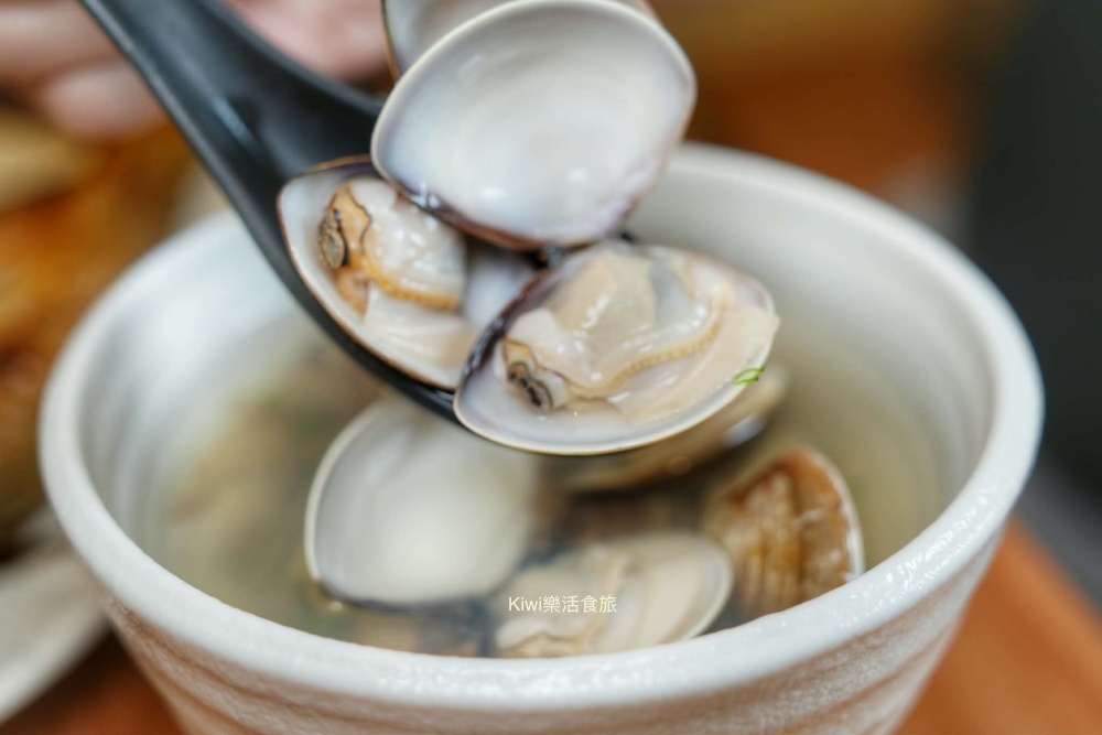 員林橙月串燒｜串燒搭獨門醬汁超美味，吃燒烤來微醺夜！每日9:00後，沖繩生啤以杯換杯.續杯第二杯起只要$88，配燒烤吃也推薦淋麵美食、炙燒料理，員林宵夜很Chill