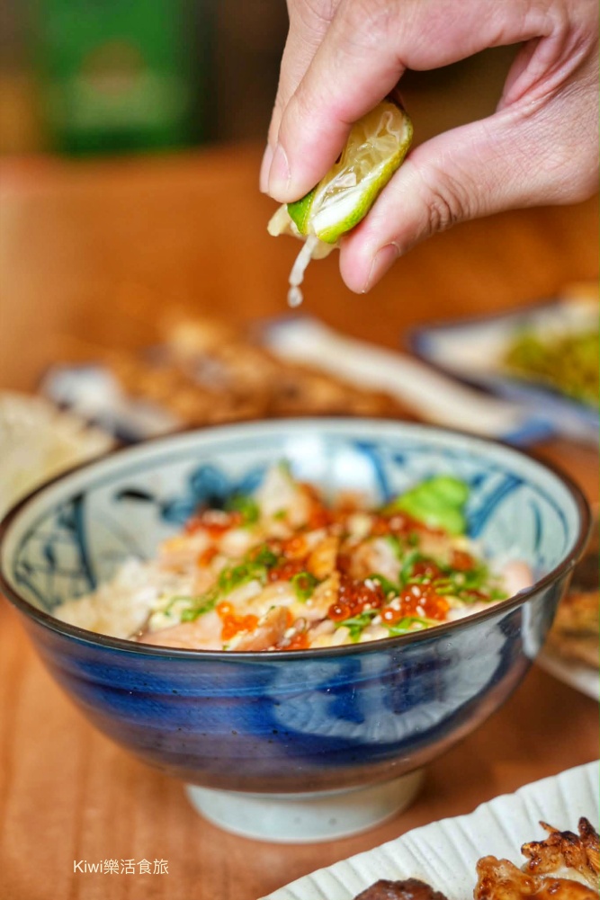 員林橙月串燒｜串燒搭獨門醬汁超美味，吃燒烤來微醺夜！每日9:00後，沖繩生啤以杯換杯.續杯第二杯起只要$88，配燒烤吃也推薦淋麵美食、炙燒料理，員林宵夜很Chill