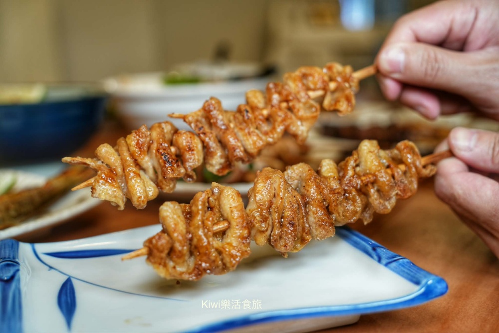 員林橙月串燒｜串燒搭獨門醬汁超美味，吃燒烤來微醺夜！每日9:00後，沖繩生啤以杯換杯.續杯第二杯起只要$88，配燒烤吃也推薦淋麵美食、炙燒料理，員林宵夜很Chill