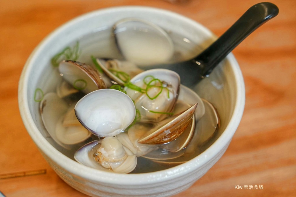 員林橙月串燒｜串燒搭獨門醬汁超美味，吃燒烤來微醺夜！每日9:00後，沖繩生啤以杯換杯.續杯第二杯起只要$88，配燒烤吃也推薦淋麵美食、炙燒料理，員林宵夜很Chill