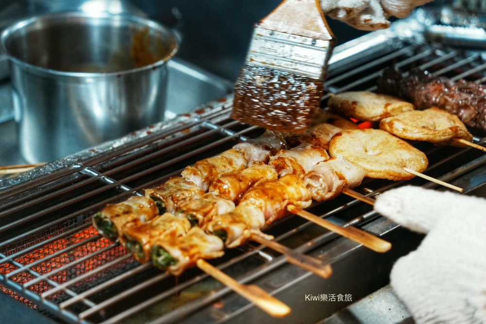 員林橙月串燒｜串燒搭獨門醬汁超美味，吃燒烤來微醺夜！每日9:00後，沖繩生啤以杯換杯.續杯第二杯起只要$88，配燒烤吃也推薦淋麵美食、炙燒料理，員林宵夜很Chill