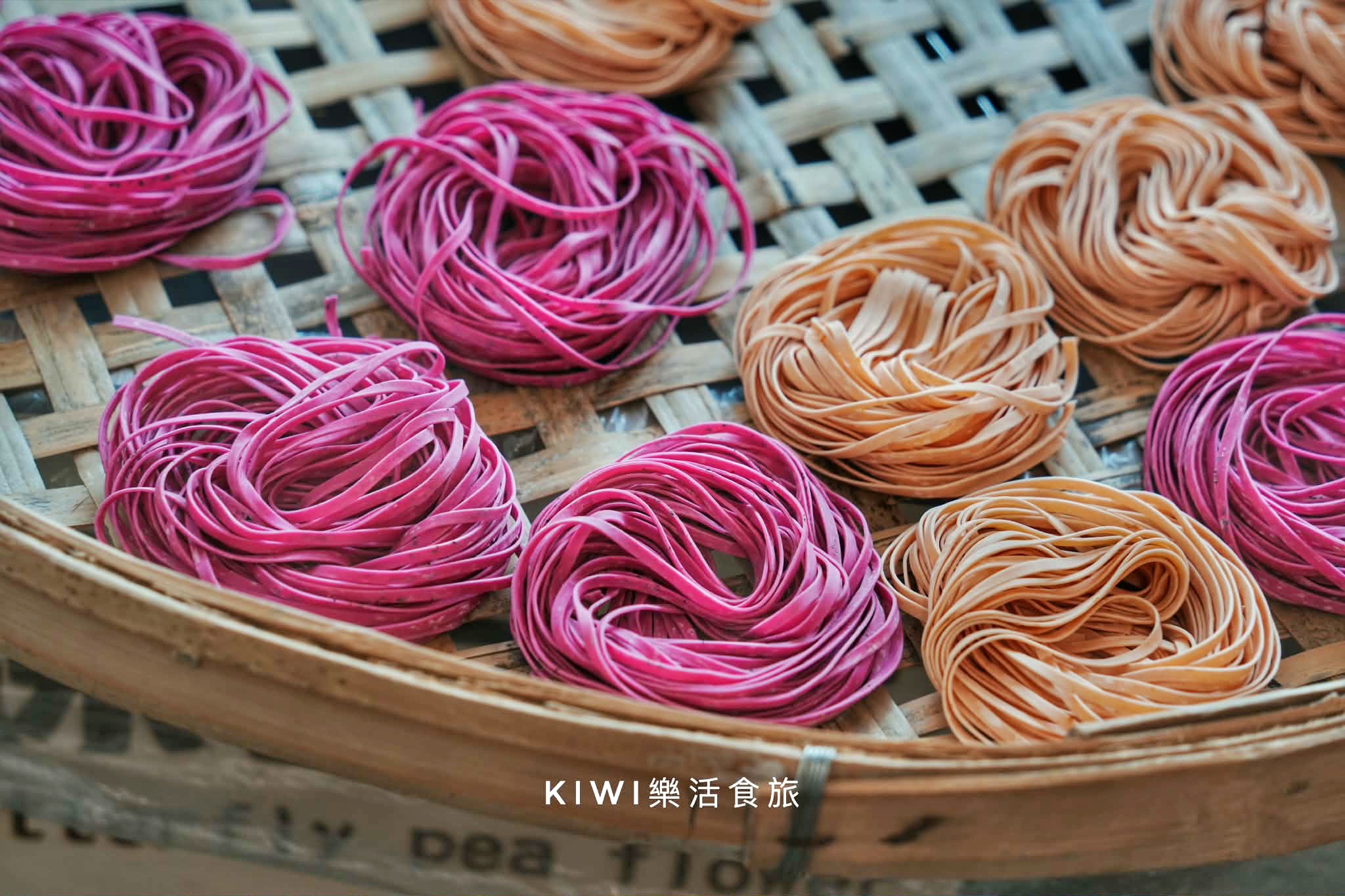 雲林土庫萬源製麵鋪｜夢幻七彩日曬手工蔬果麵，雲林百選