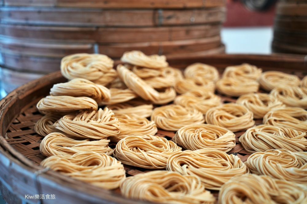 雲林土庫萬源製麵鋪｜夢幻七彩日曬手工蔬果麵，雲林百選