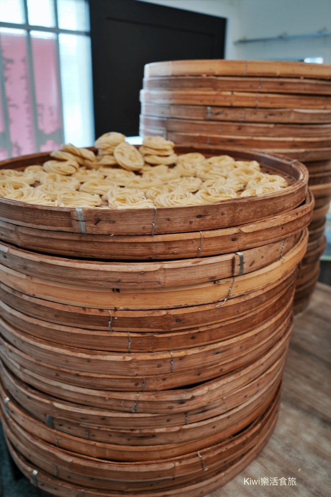 雲林土庫萬源製麵鋪｜夢幻七彩日曬手工蔬果麵，雲林百選