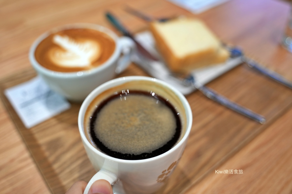南投埔里Feeling18 LAB烘焙研究所|埔里美食必買生吐司.巧克力.咖啡.南投伴手禮推薦 kiwi樂活食旅部落客推薦埔里美食Feeling18LAB烘焙研究所,南投埔里必訪,日月潭必買伴手禮,南投,埔里,日月潭,美食,網美必訪景點,南投旅遊,必買生吐司.巧克力.埔里必買伴手禮