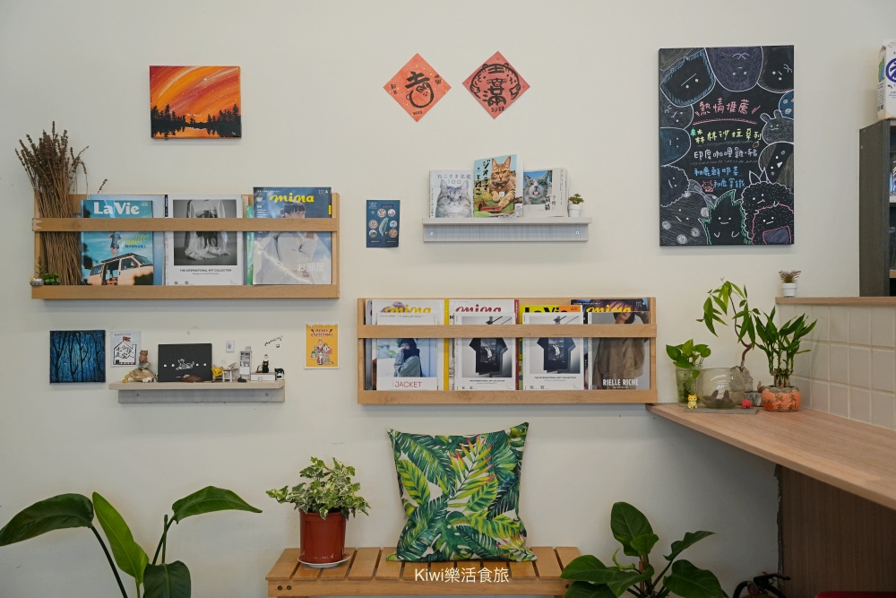 台中早午餐阿飛 Brunch｜隱身台中火車站巷弄的美味推薦迷迭雞早安盤、酪梨香煎雞胸輕沙拉、香料熟成咖哩牛