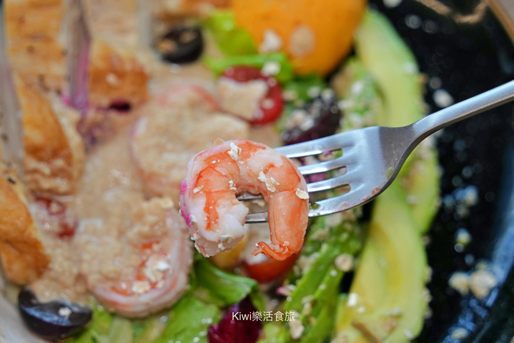 台中早午餐阿飛 Brunch｜隱身台中火車站巷弄的美味推薦迷迭雞早安盤、酪梨香煎雞胸輕沙拉、香料熟成咖哩牛