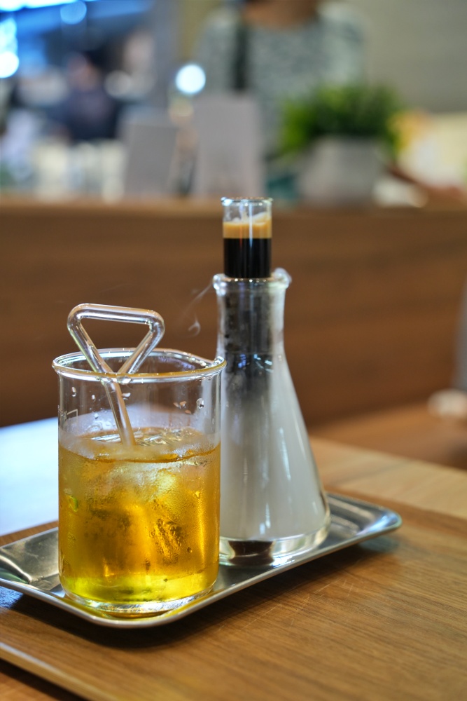 南投埔里Feeling18 LAB烘焙研究所|埔里美食必買生吐司.巧克力.咖啡.南投伴手禮推薦 kiwi樂活食旅部落客推薦埔里美食Feeling18LAB烘焙研究所,南投埔里必訪,日月潭必買伴手禮,南投,埔里,日月潭,美食,網美必訪景點,南投旅遊,必買生吐司.巧克力.埔里必買伴手禮