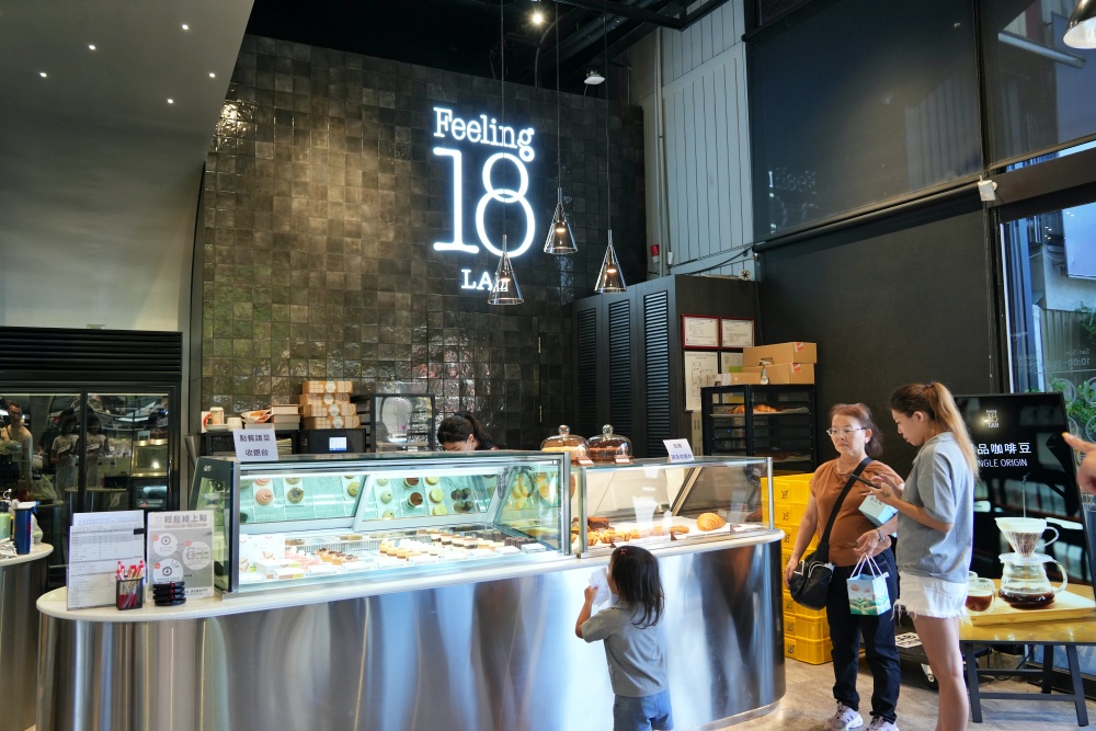 南投埔里Feeling18 LAB烘焙研究所|埔里美食必買生吐司.巧克力.咖啡.南投伴手禮推薦 kiwi樂活食旅部落客推薦埔里美食Feeling18LAB烘焙研究所,南投埔里必訪,日月潭必買伴手禮,南投,埔里,日月潭,美食,網美必訪景點,南投旅遊,必買生吐司.巧克力.埔里必買伴手禮