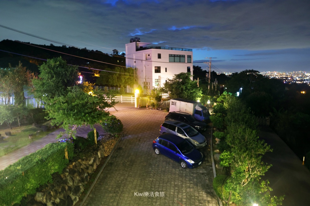 kiwi樂活食旅推薦南投東星屋景觀餐廳.南投市夜景餐廳.180度零死角.百萬夜景.南投美食.南投景點.南投旅遊.網美景點.景觀餐廳.南投市.約會聚餐