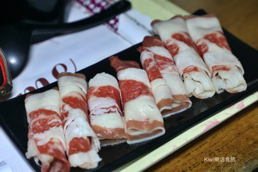 kiwi樂活食旅推薦南投東星屋景觀餐廳.南投市夜景餐廳.180度零死角.百萬夜景.南投美食.南投景點.南投旅遊.網美景點.景觀餐廳.南投市.約會聚餐