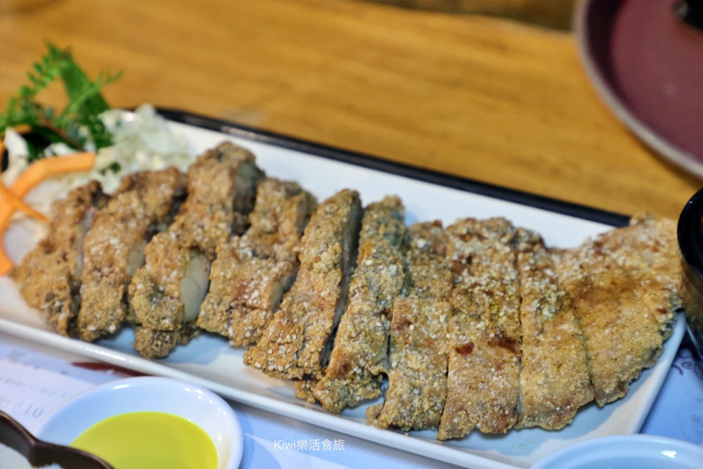 kiwi樂活食旅推薦南投東星屋景觀餐廳.南投市夜景餐廳.180度零死角.百萬夜景.南投美食.南投景點.南投旅遊.網美景點.景觀餐廳.南投市.約會聚餐