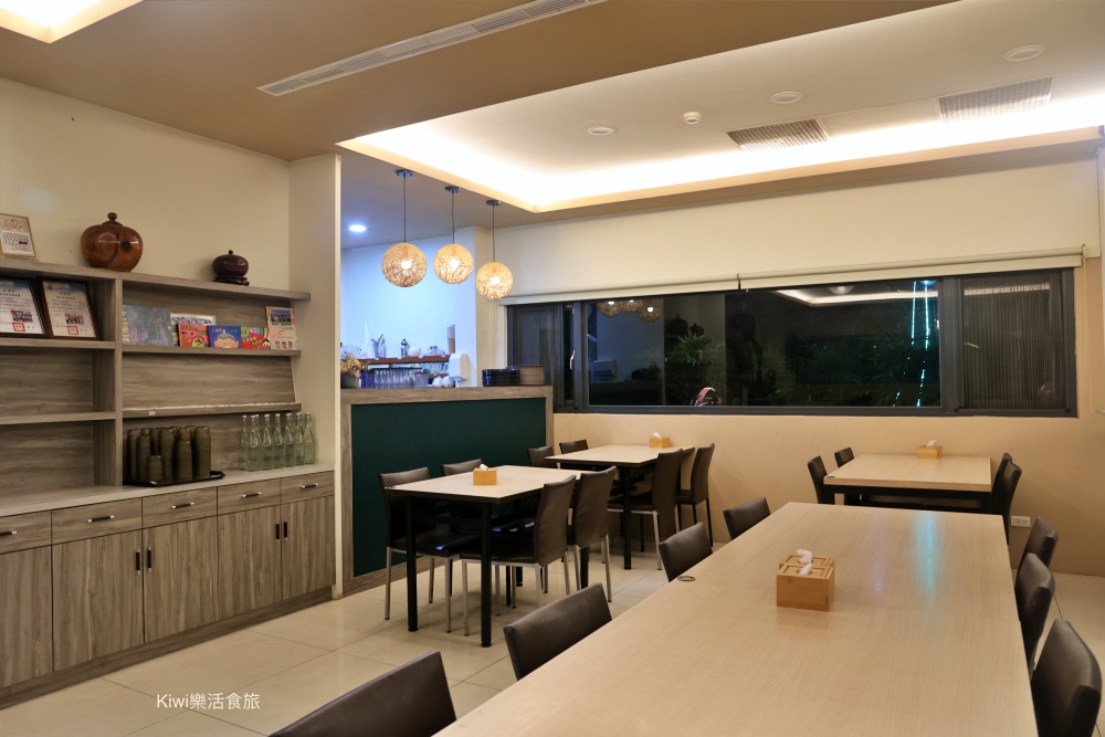 kiwi樂活食旅推薦南投東星屋景觀餐廳.南投市夜景餐廳.180度零死角.百萬夜景.南投美食.南投景點.南投旅遊.網美景點.景觀餐廳.南投市.約會聚餐