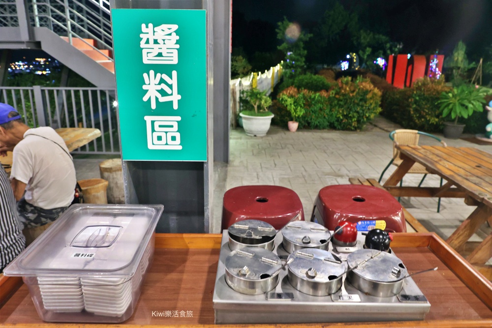 kiwi樂活食旅推薦南投東星屋景觀餐廳.南投市夜景餐廳.180度零死角.百萬夜景.南投美食.南投景點.南投旅遊.網美景點.景觀餐廳.南投市.約會聚餐
