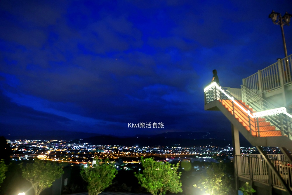 kiwi樂活食旅推薦南投東星屋景觀餐廳.南投市夜景餐廳.180度零死角.百萬夜景.南投美食.南投景點.南投旅遊.網美景點.景觀餐廳.南投市.約會聚餐