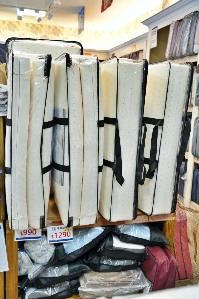 法頌寢飾生活館-南投店，一站購足！天絲床包四件組第二套半價很划算.毛毯.記憶枕.羽絨被.各樣商品超優惠