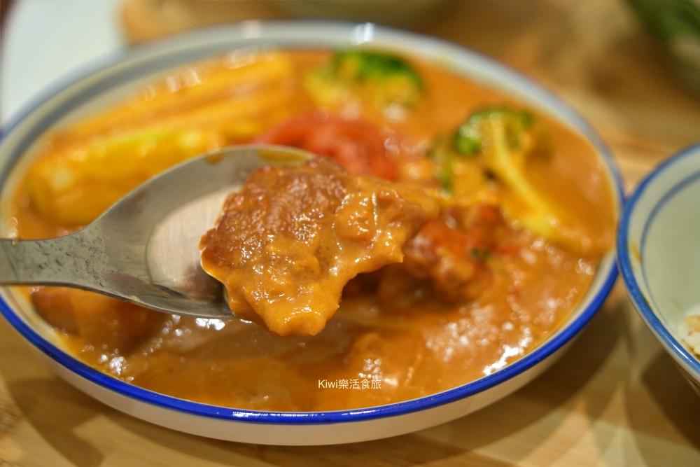 彰化素食熱浪小島|彰化南洋創意蔬食料理,彰化最溫柔的蔬食地圖,近彰化永樂商圈美食 彰化素食熱浪小島|彰化南洋創意蔬食料理,彰化最溫柔的蔬食地圖,近彰化永樂商圈美食