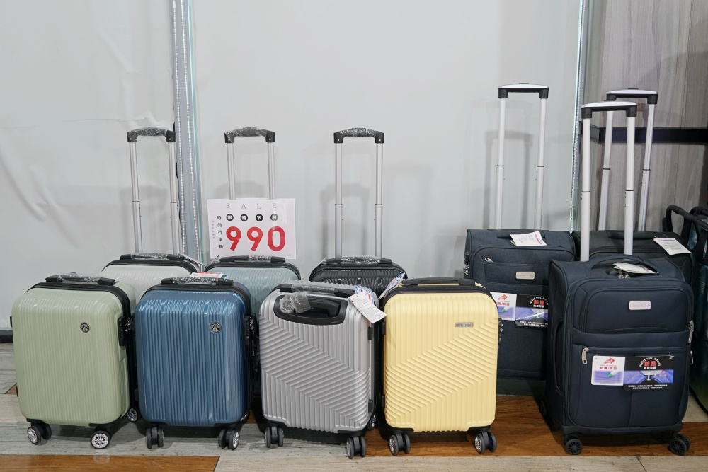 2026豐原最強快閃!加賀屋行李箱特賣會限時開殺，登機箱竟然只要 990元起.1:9 前開式行李箱.NBA行李箱.KANGOL行李箱.萬國行李箱通通有，限定好康優惠！