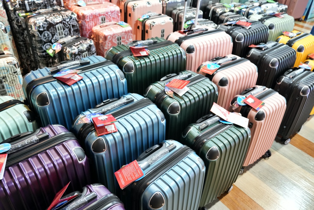 2026豐原最強快閃!加賀屋行李箱特賣會限時開殺，登機箱竟然只要 990元起.1:9 前開式行李箱.NBA行李箱.KANGOL行李箱.萬國行李箱通通有，限定好康優惠！