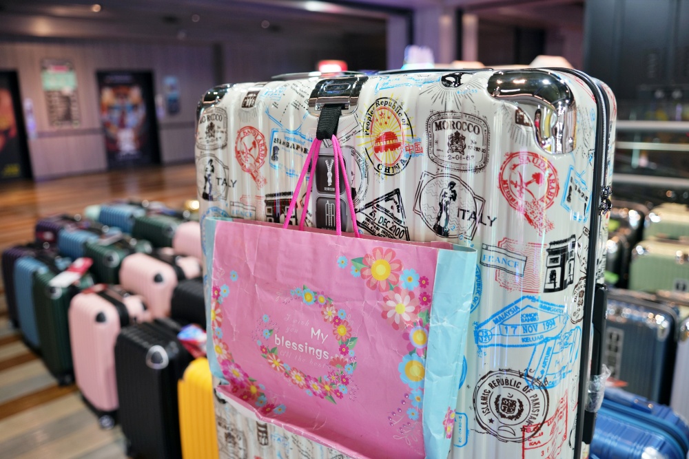 2026豐原最強快閃!加賀屋行李箱特賣會限時開殺，登機箱竟然只要 990元起.1:9 前開式行李箱.NBA行李箱.KANGOL行李箱.萬國行李箱通通有，限定好康優惠！