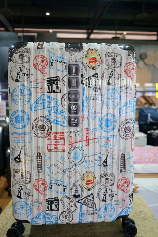 2026豐原最強快閃!加賀屋行李箱特賣會限時開殺，登機箱竟然只要 990元起.1:9 前開式行李箱.NBA行李箱.KANGOL行李箱.萬國行李箱通通有，限定好康優惠！