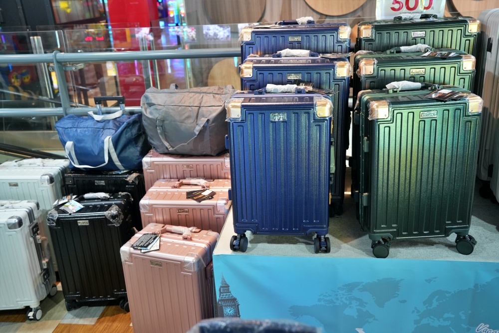 2026豐原最強快閃!加賀屋行李箱特賣會限時開殺，登機箱竟然只要 990元起.1:9 前開式行李箱.NBA行李箱.KANGOL行李箱.萬國行李箱通通有，限定好康優惠！