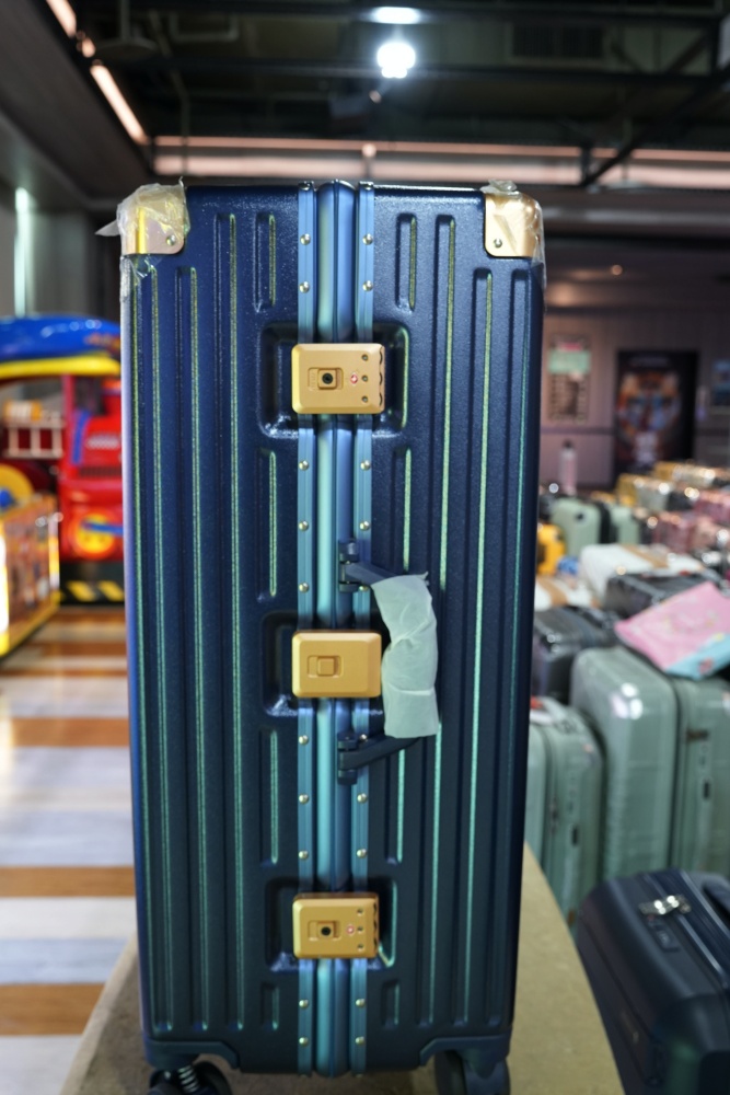 2026豐原最強快閃!加賀屋行李箱特賣會限時開殺，登機箱竟然只要 990元起.1:9 前開式行李箱.NBA行李箱.KANGOL行李箱.萬國行李箱通通有，限定好康優惠！