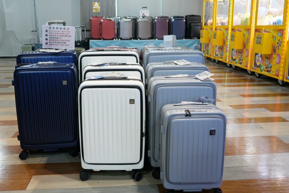 2026豐原最強快閃!加賀屋行李箱特賣會限時開殺，登機箱竟然只要 990元起.1:9 前開式行李箱.NBA行李箱.KANGOL行李箱.萬國行李箱通通有，限定好康優惠！