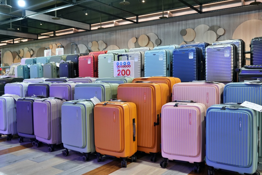 2026豐原最強快閃!加賀屋行李箱特賣會限時開殺，登機箱竟然只要 990元起.1:9 前開式行李箱.NBA行李箱.KANGOL行李箱.萬國行李箱通通有，限定好康優惠！